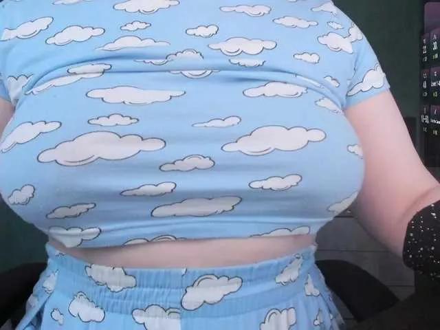 KristinWest on BongaCams 