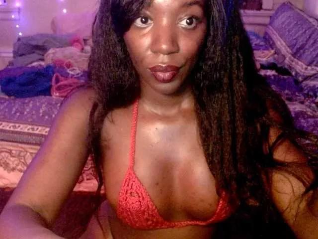 lanaluxxe4 on BongaCams 