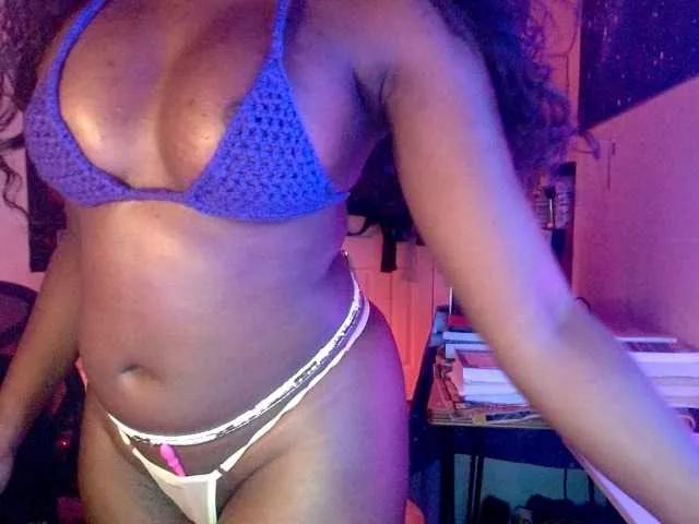 lanaluxxe4 on BongaCams 