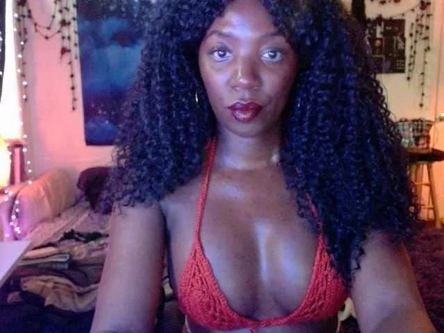 lanaluxxe4 on BongaCams 