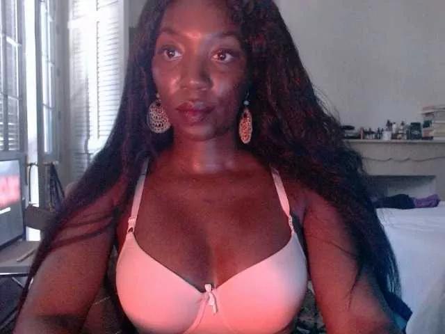 lanaluxxe4 on BongaCams 