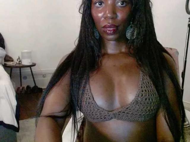 lanaluxxe4 on BongaCams 