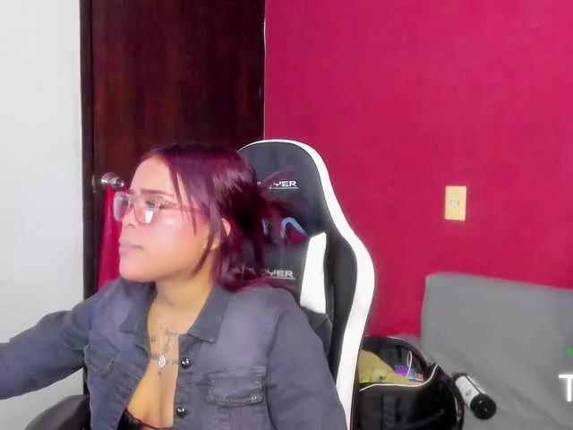 Latinbrunne on BongaCams 