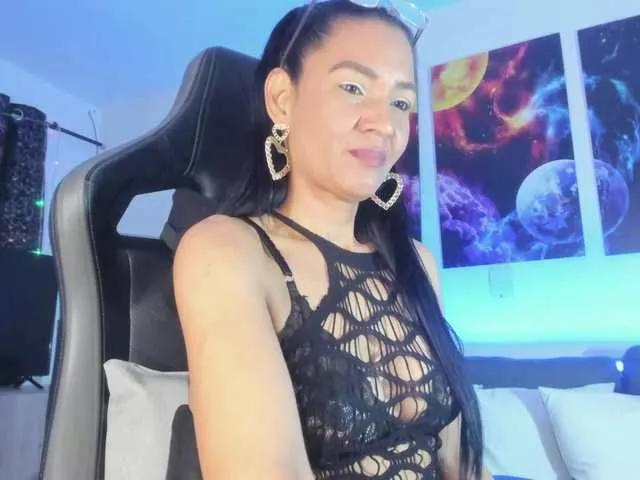 lazzy-blake on BongaCams 