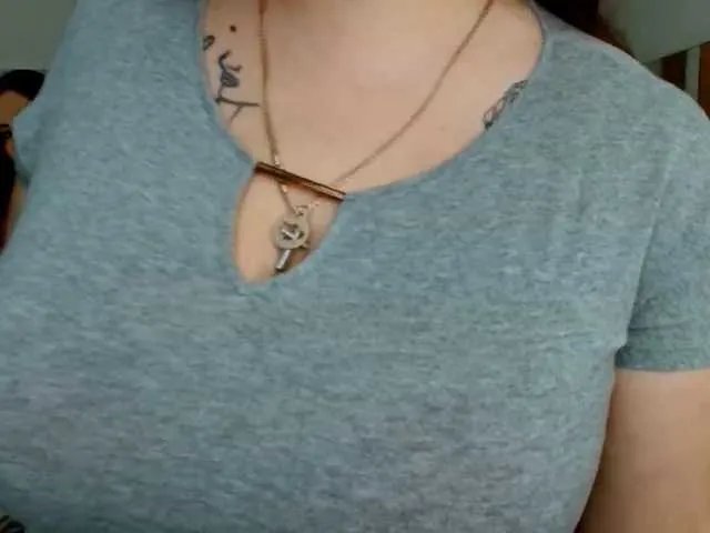 Leilabeayte24 on BongaCams 