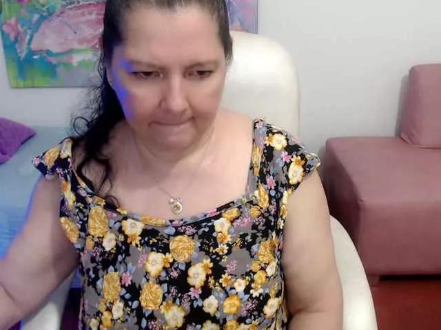 leonela on BongaCams 