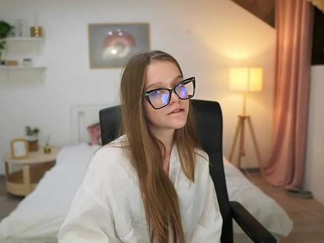 Explore Lisamccoy, she wants to masturbate for you lisamccoy from BongaCams