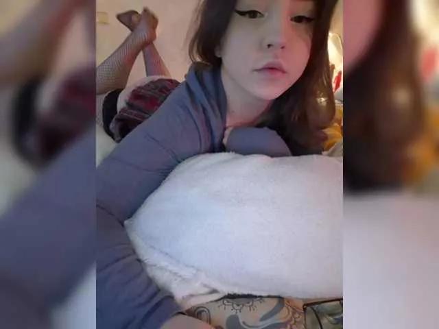 LittleDelora on BongaCams 