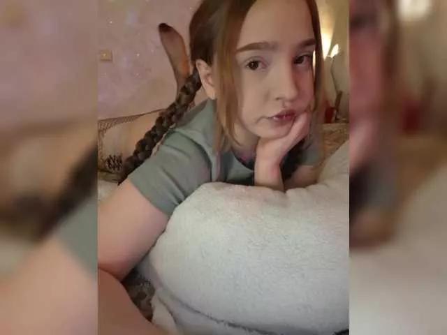 LittleDelora on BongaCams 