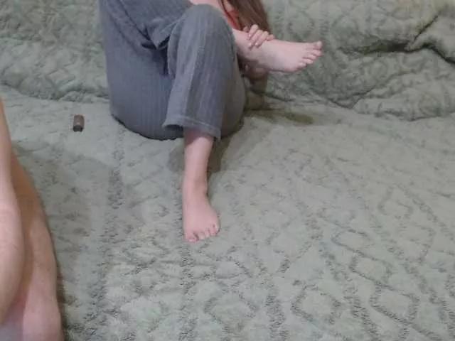 Offline Lovvebirds on BongaCams