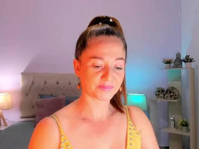lucy-hott on BongaCams 