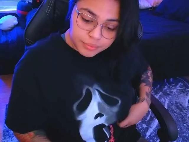 Miacanelaxo on BongaCams 