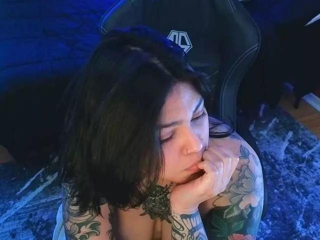 Miacanelaxo on BongaCams 
