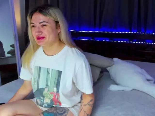 MikkiShows on BongaCams 