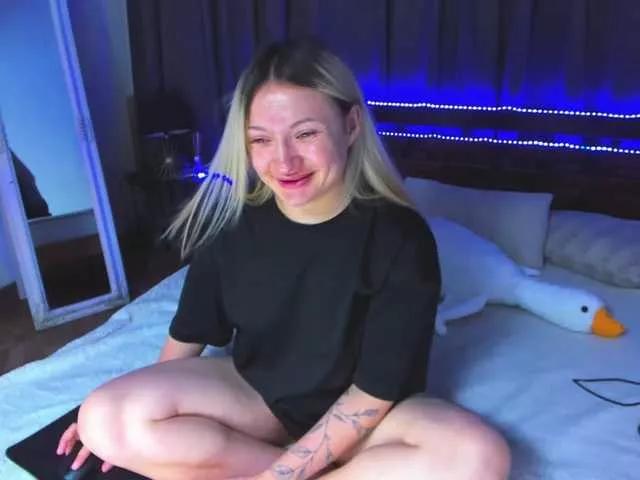 MikkiShows on BongaCams 
