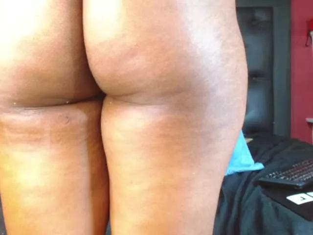 Offline Mollys-Charm777 on BongaCams