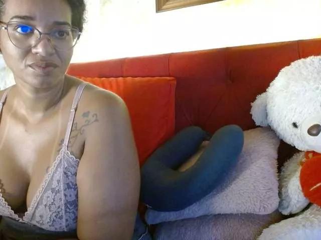 Moranguh on BongaCams 