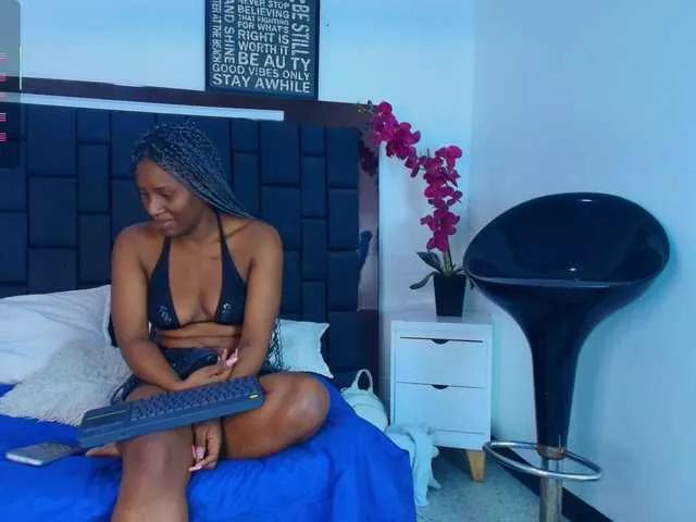 NahomiHix on BongaCams 