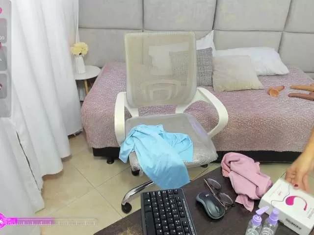 nahomy1 on BongaCams 