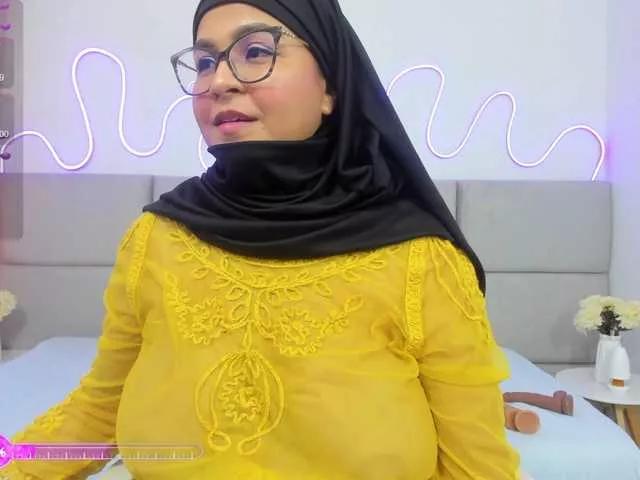 nahomy1 on BongaCams 