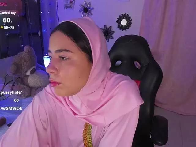 NaylaSaadi on BongaCams 