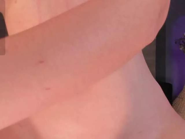 NiaHolland on BongaCams 