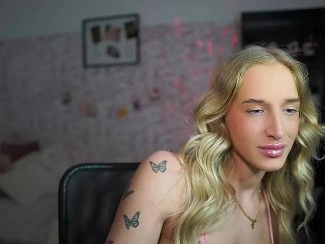 NicoletteShea01 on BongaCams 