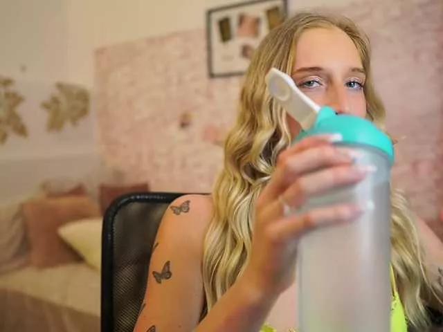 NicoletteShea01 on BongaCams 