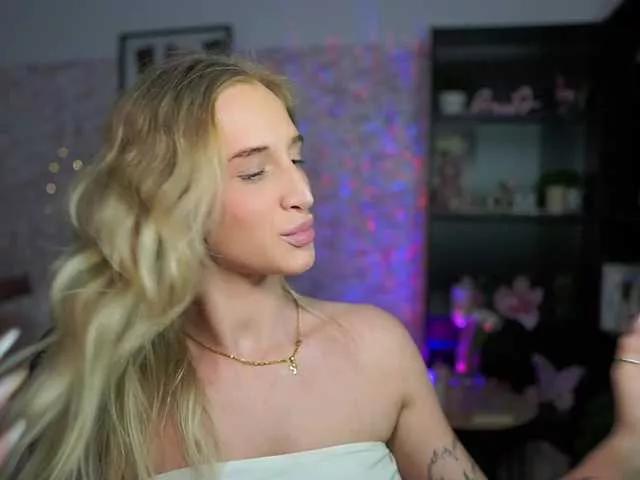 NicoletteShea01 on BongaCams 
