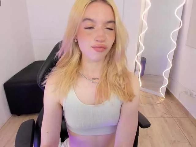 peach-tay on BongaCams 
