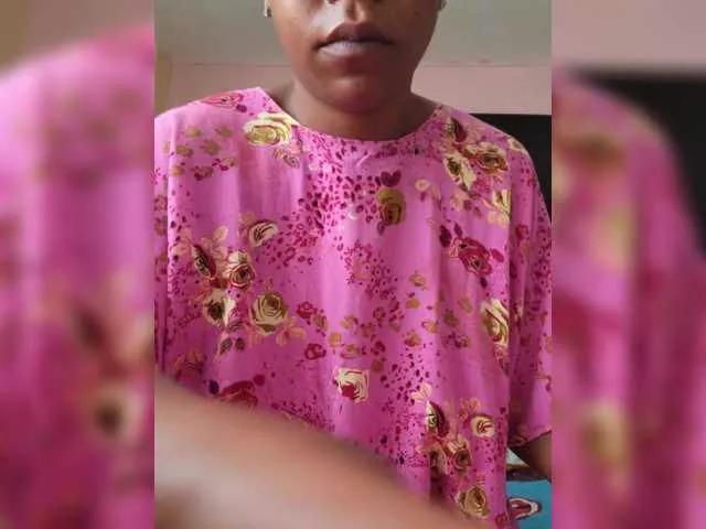 Petite-mpenzi on BongaCams 