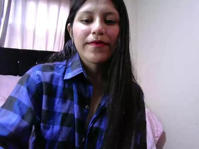 petite-paola on BongaCams 