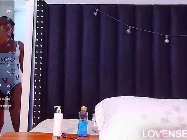 petitelittleebony on BongaCams 