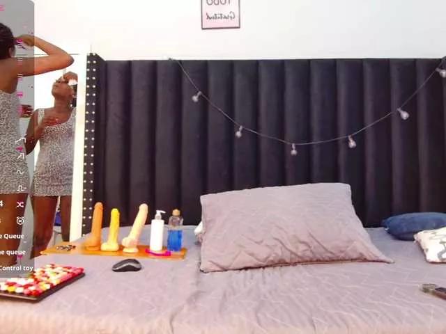 petitelittleebony on BongaCams 