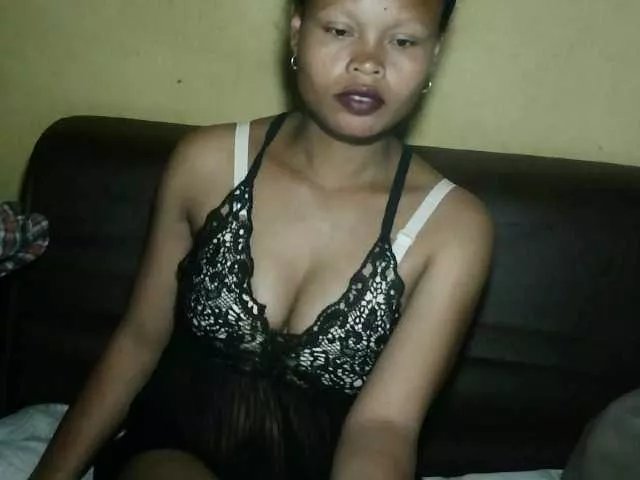 Freechat Pussy01lips on BongaCams