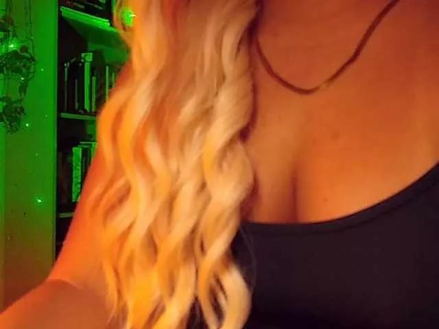 queensativa on BongaCams 