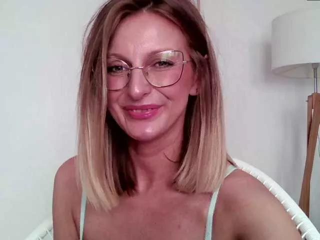 Offline RachellaFox on BongaCams