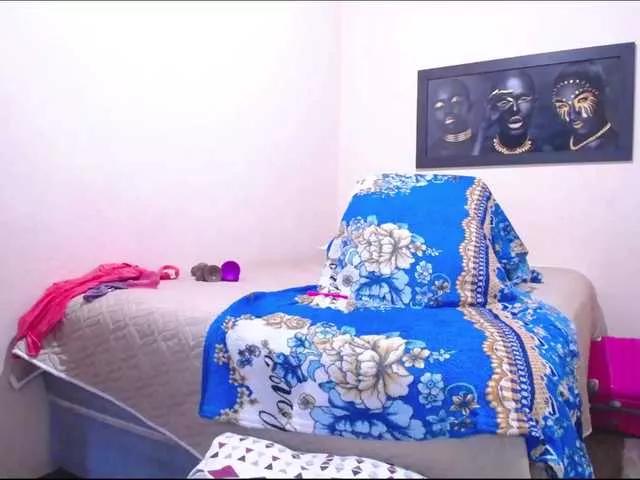 Freechat roxanadiaz on BongaCams