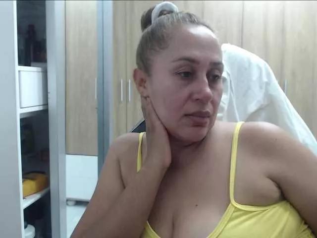 RoxanaMilf on BongaCams 