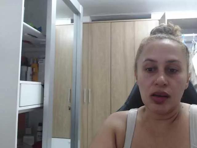 RoxanaMilf on BongaCams 