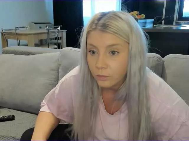 Sarrah8 on BongaCams 