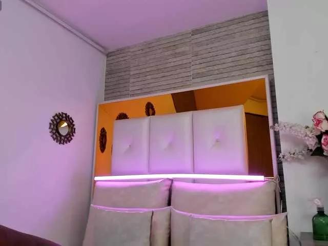 ShaniaBrown on BongaCams 