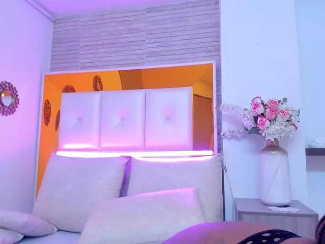 ShaniaBrown on BongaCams 