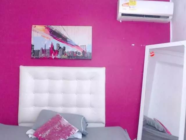 tiny-sarah1 on BongaCams 