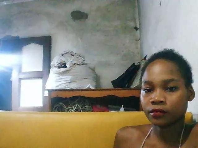 yasmine5001 on BongaCams 
