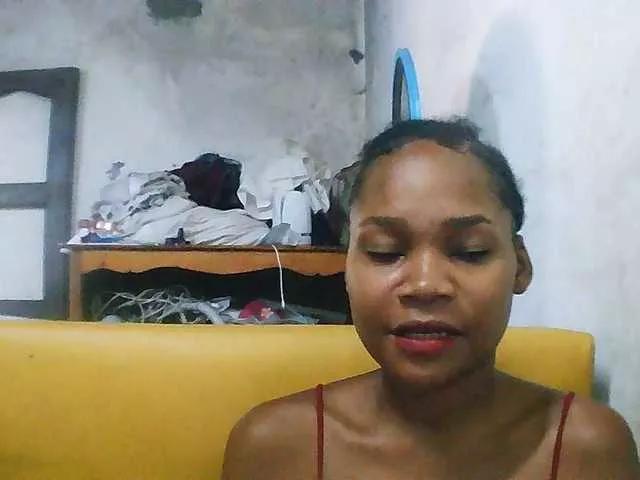 yasmine5001 on BongaCams 