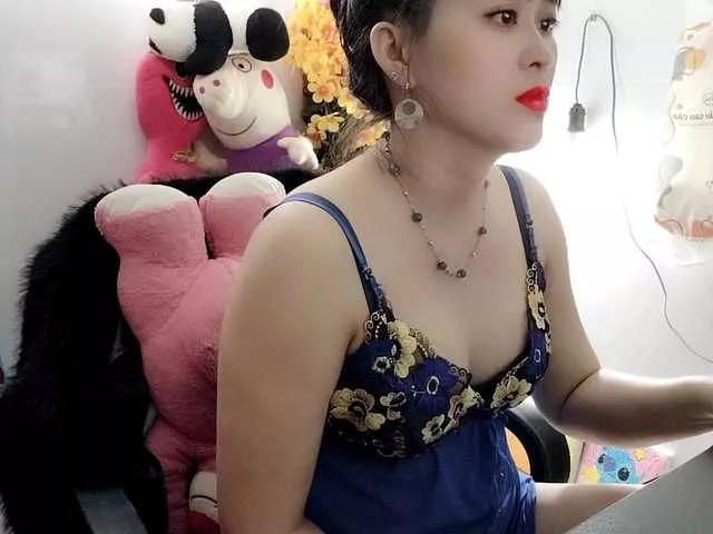Youngsee69 on BongaCams 