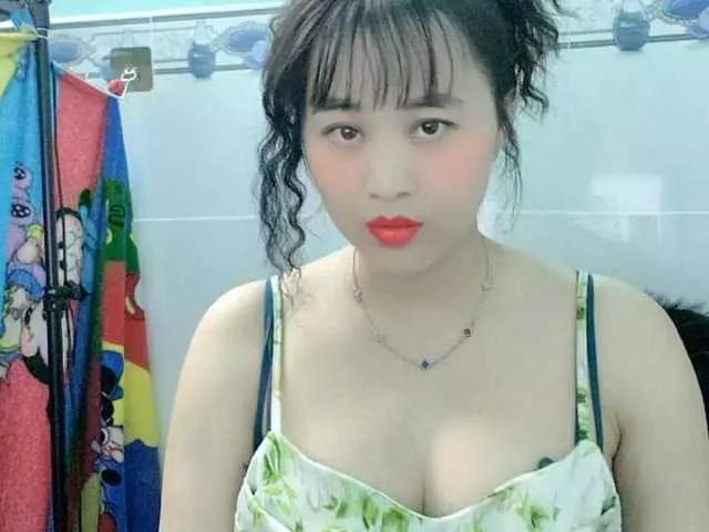 Youngsee69 on BongaCams 