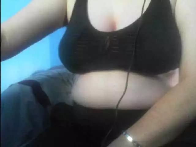 Offline YourDesire36 on BongaCams