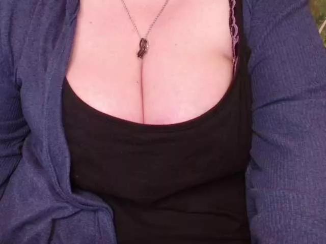 ZigglesJiggles on BongaCams 